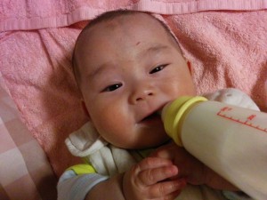 哺乳瓶ミルクなんて 飲みたくない コレ芝 幼児日本語教育